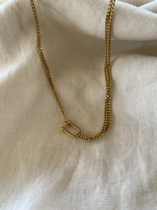 Horseshoe Necklace Gold